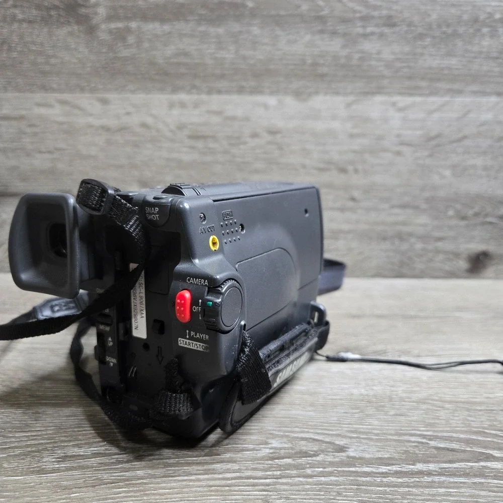 Samsung SCL906 NTSC Video Camera Camcorder (No battery or charger) As Is